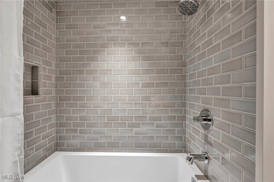 13962 Quarry Road Oberlin, OH 44074 - Photo 32 of 43 Beautiful and pampering bathroom with shower / bathtub combination