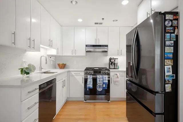 $739,000 | 9 West Broadway, Unit 314, Boston, MA 02127