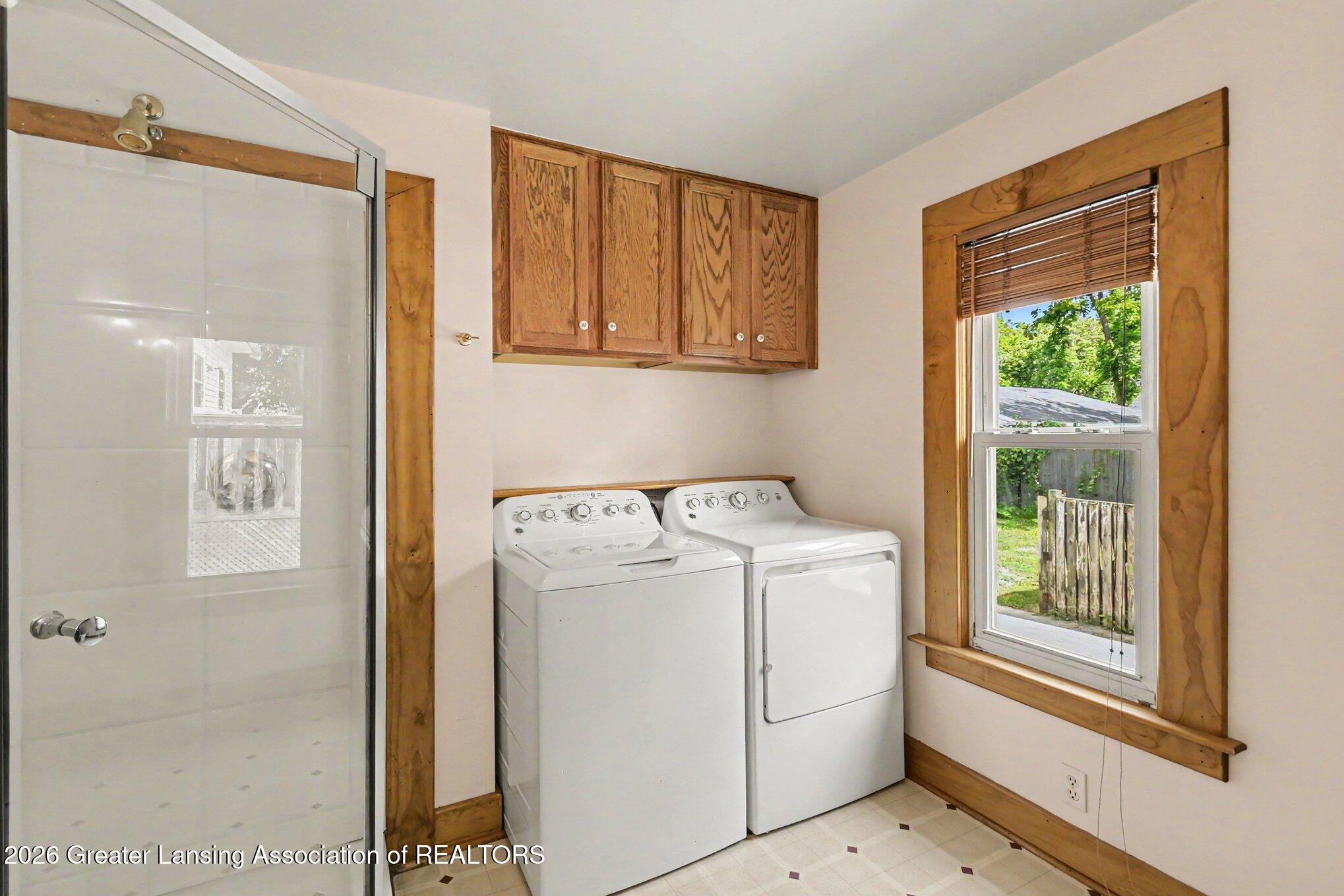 925 Clark Street Lansing, MI 48906 - Photo 17 of 27 021_file_2793