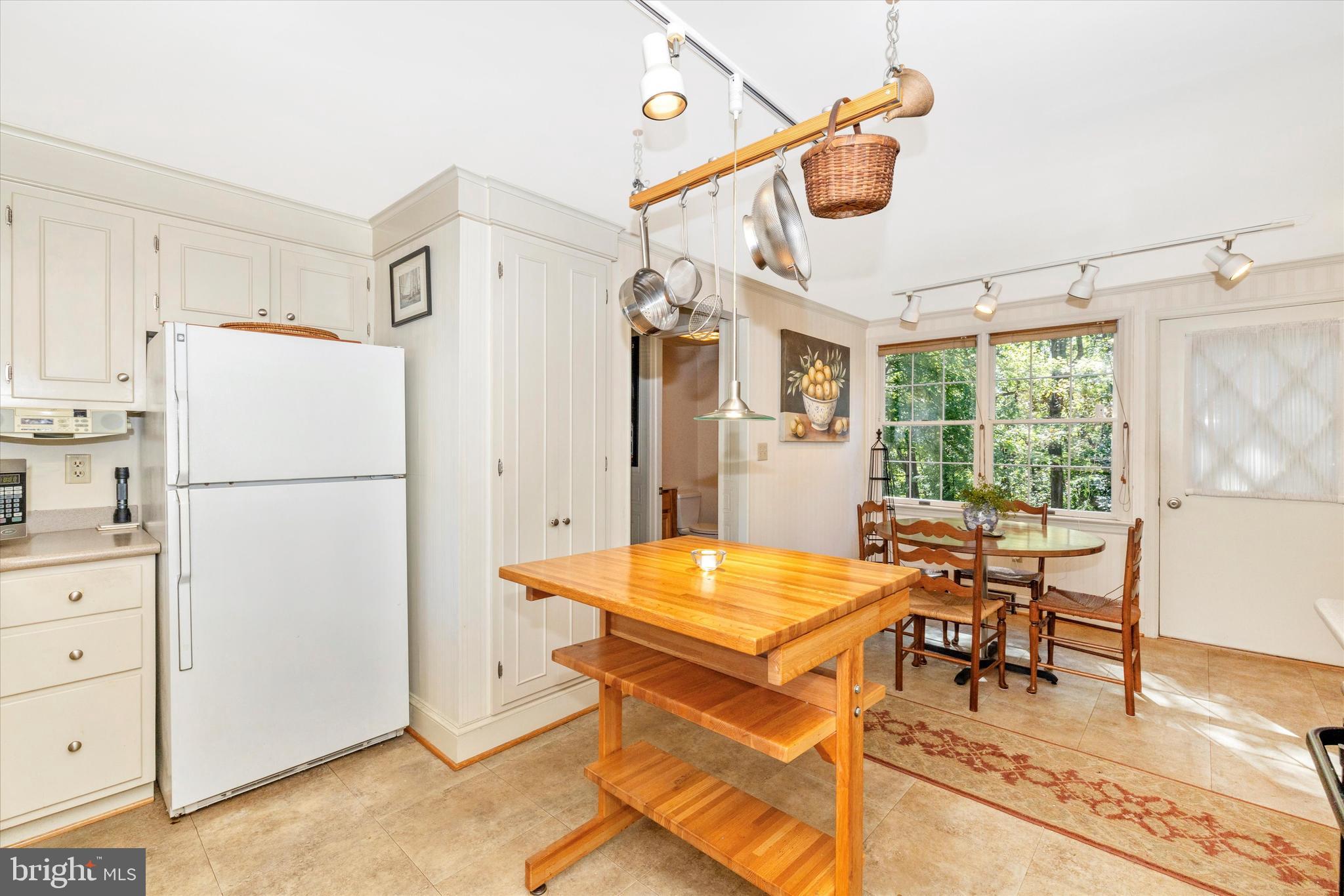 5433 Shookstown Road Frederick, MD 21702 - Photo 12 of 43 Kitchen