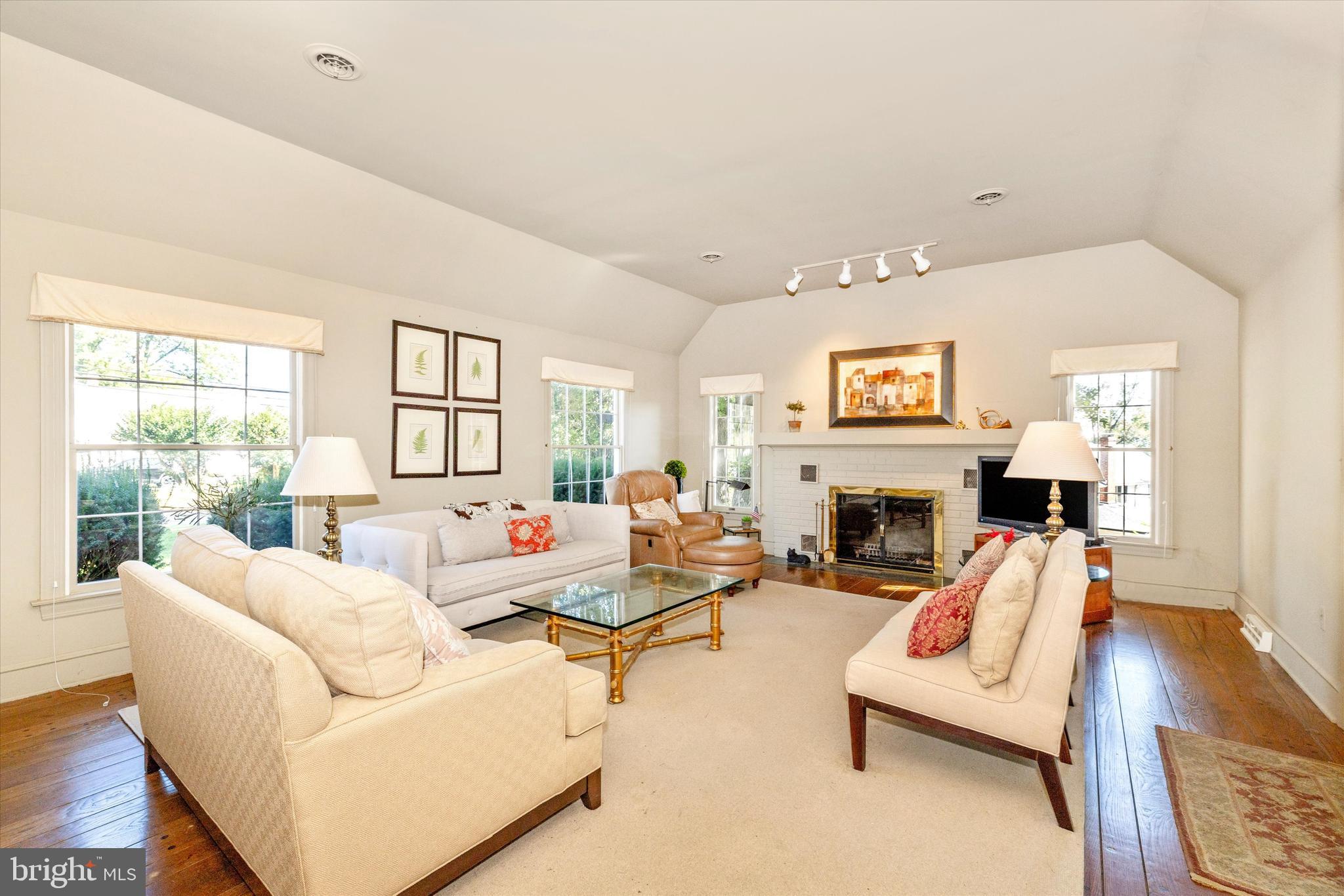 5433 Shookstown Road Frederick, MD 21702 - Photo 4 of 43 Family Room