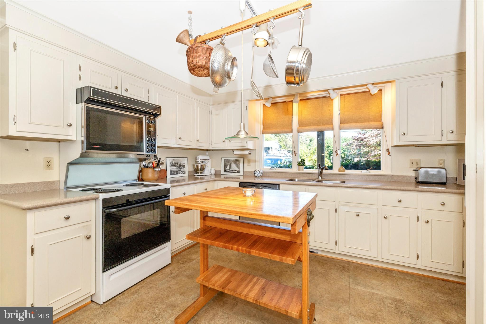 5433 Shookstown Road Frederick, MD 21702 - Photo 9 of 43 Kitchen