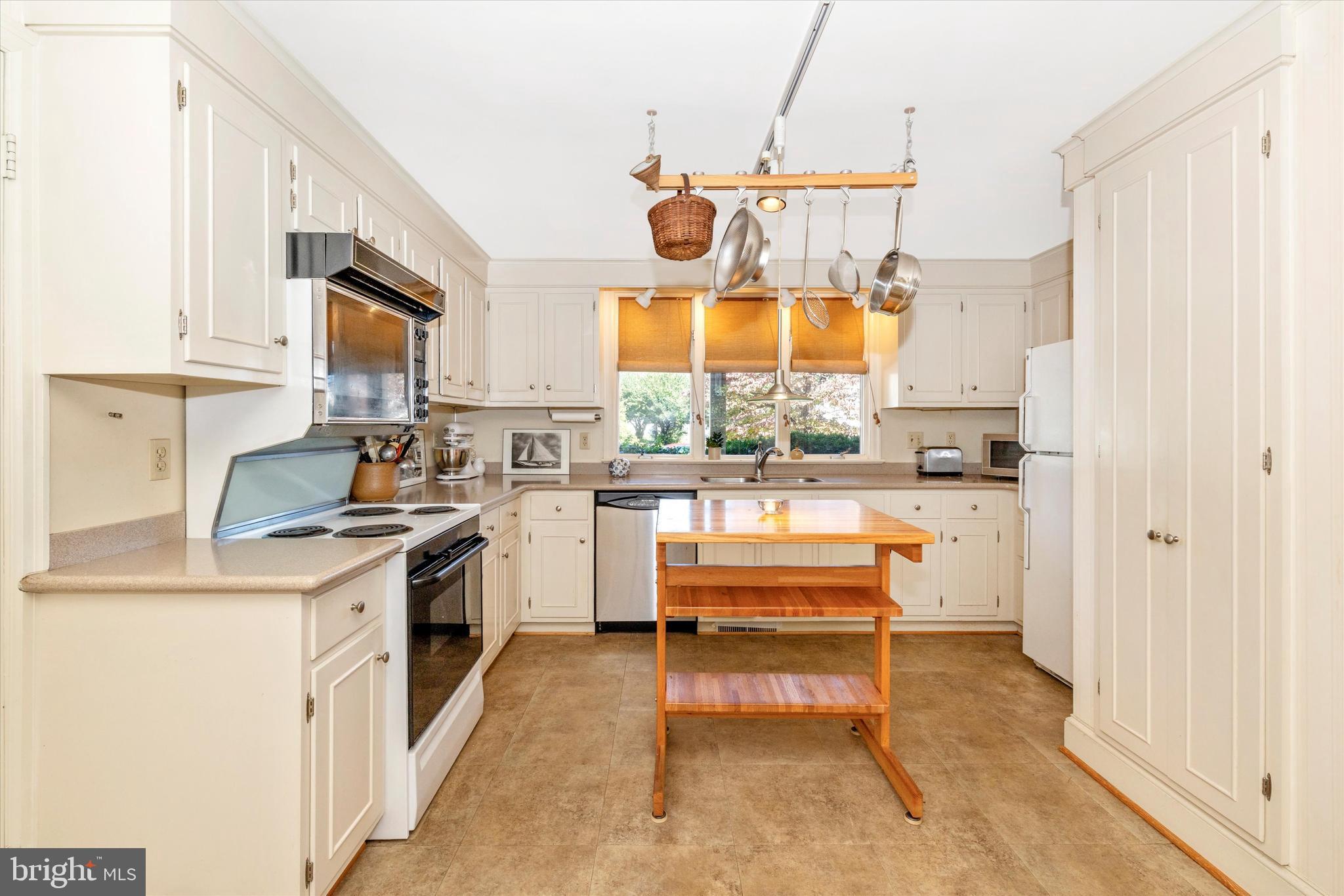 5433 Shookstown Road Frederick, MD 21702 - Photo 10 of 43 Kitchen