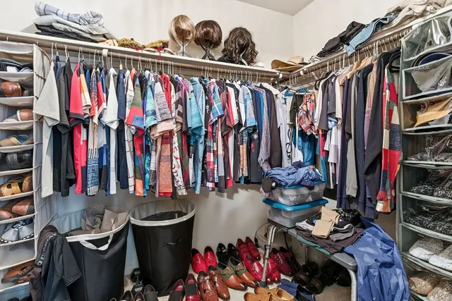 a en suite bathroom with a sink and a mirror