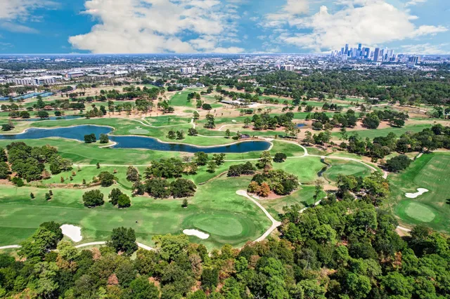 $749,000 | 101 Westcott Street, Unit 1004, Houston, TX 77007