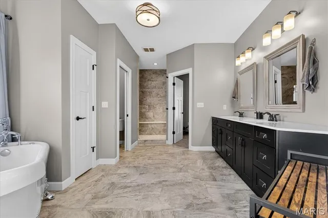 $675,000 | 60 South Creek Drive, Troy, MO 63379