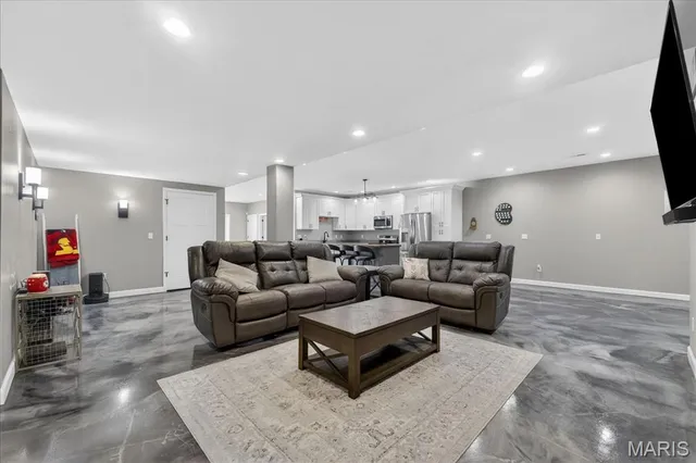 $675,000 | 60 South Creek Drive, Troy, MO 63379