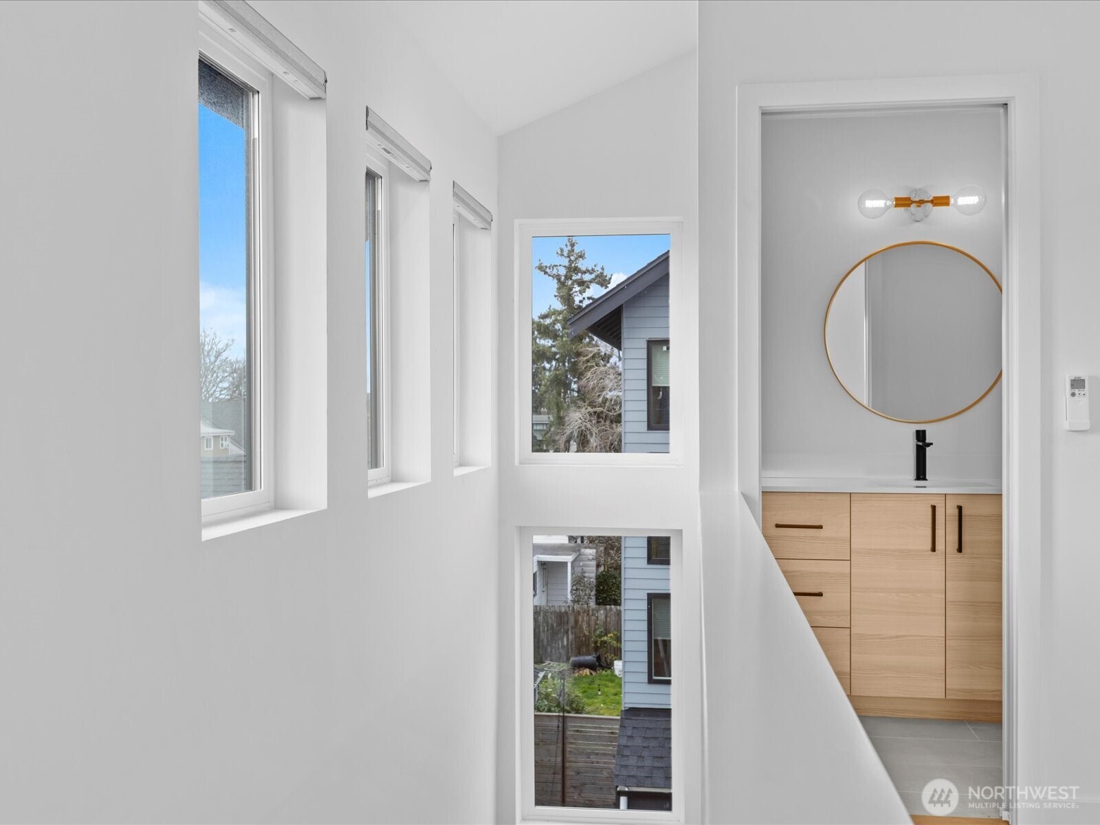 3239 61st Avenue Southwest, Unit B Seattle, WA 98116 - Photo 15 of 31