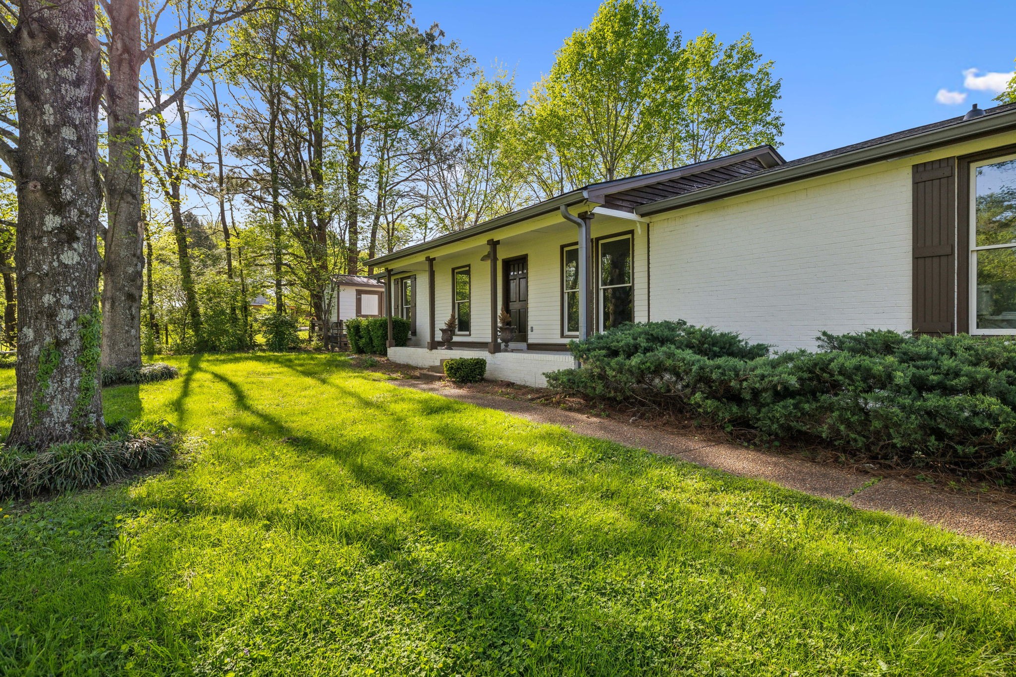 4462 Harpeth School Road Franklin, TN 37064 - Photo 4 of 45 a front view of house with yard and green space