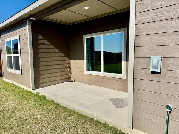 $2,300 | 430 Gib Woodall Drive, Venus, TX 76084