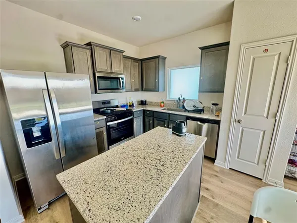 $2,300 | 430 Gib Woodall Drive, Venus, TX 76084