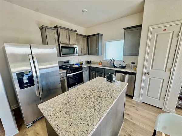 $2,300 | 430 Gib Woodall Drive, Venus, TX 76084