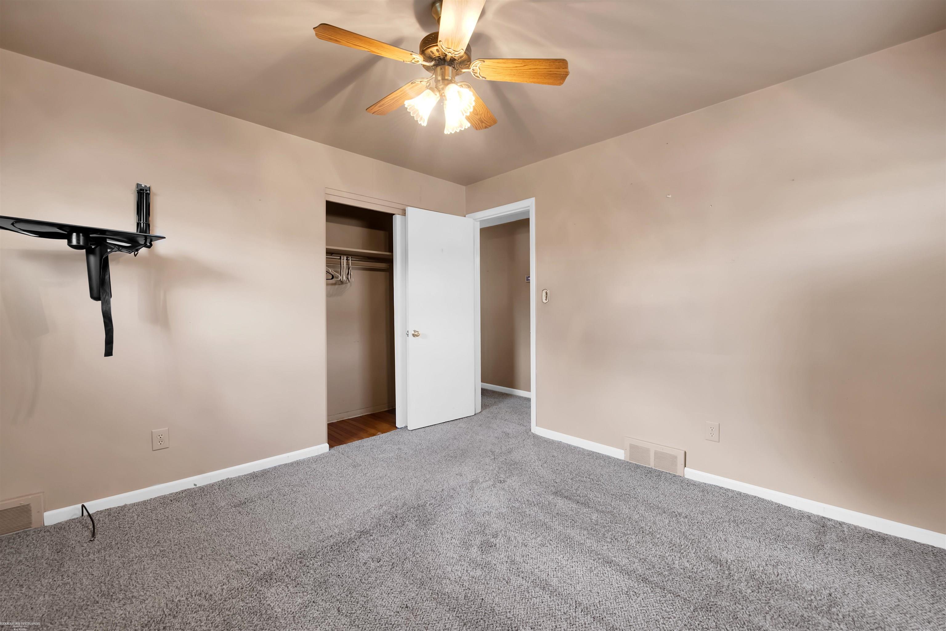 16820 May Eastpointe, MI 48021 - Photo 11 of 26 50128969-7e726bd1-64f7-466d-8662-b4d3ee2c970b.JPG
