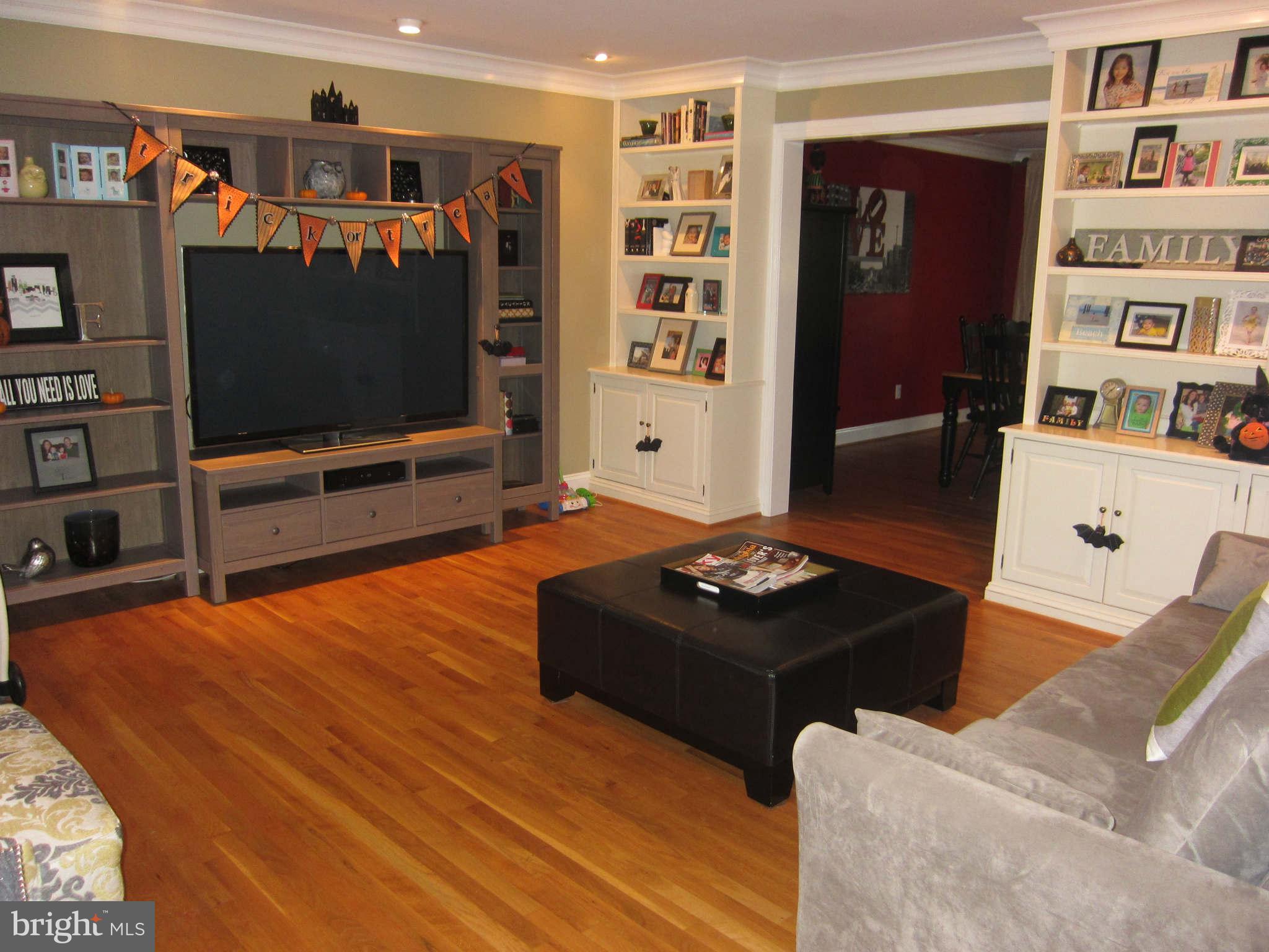 15109 Winstead Lane Silver Spring, MD 20905 - Photo 3 of 30 Comfortable living room