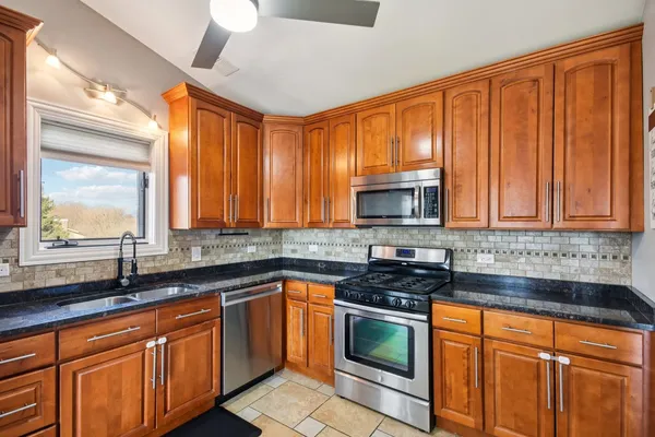 $240,000 | 8218 Cobblestone Drive, Unit 3D, Palos Hills, IL 60465