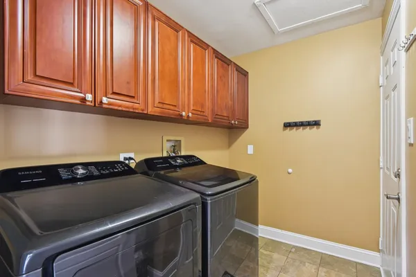 $240,000 | 8218 Cobblestone Drive, Unit 3D, Palos Hills, IL 60465