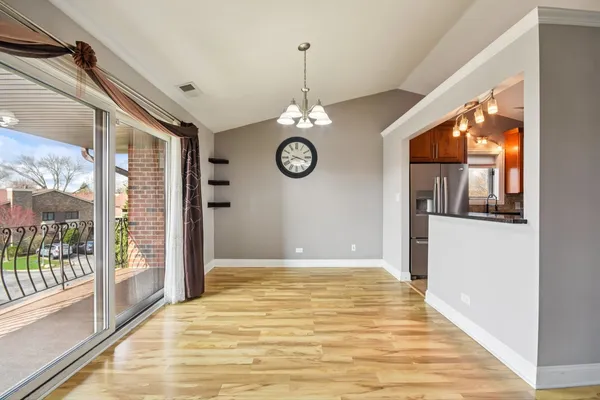 $240,000 | 8218 Cobblestone Drive, Unit 3D, Palos Hills, IL 60465