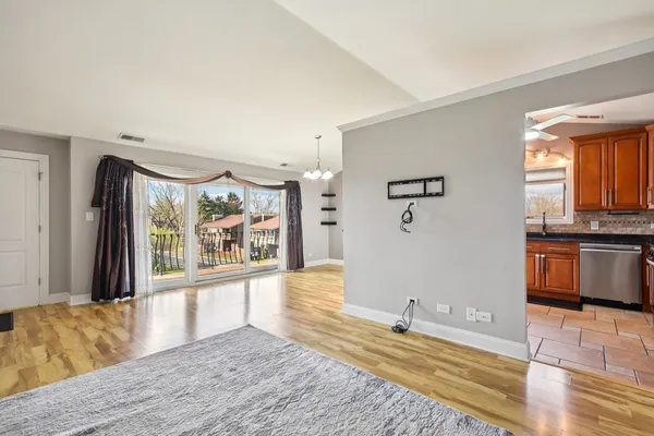 $240,000 | 8218 Cobblestone Drive, Unit 3D, Palos Hills, IL 60465