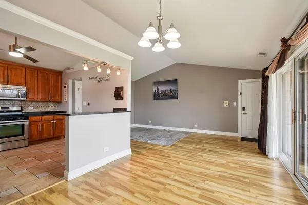 $240,000 | 8218 Cobblestone Drive, Unit 3D, Palos Hills, IL 60465