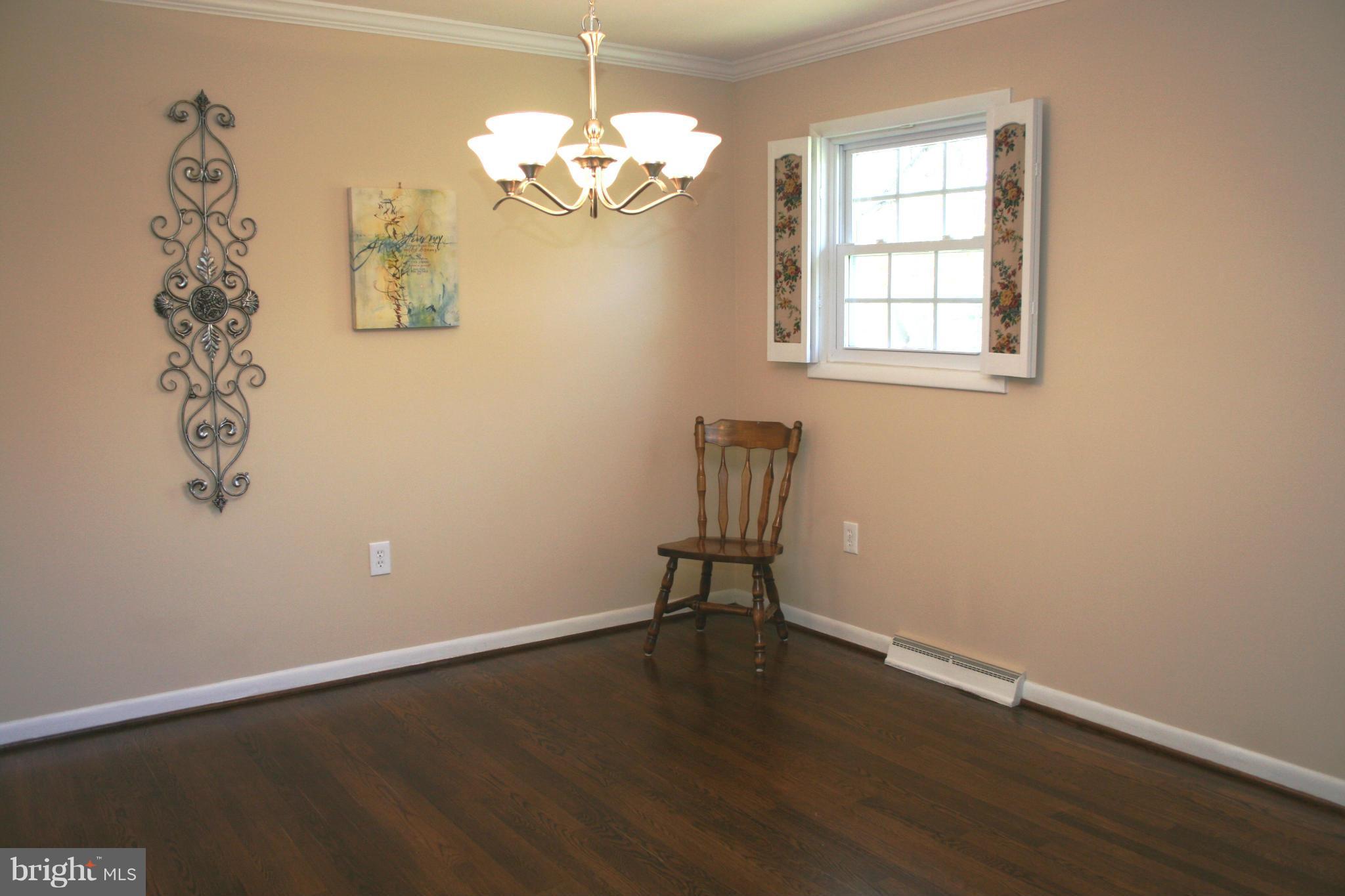 304 Beaumont Road Silver Spring, MD 20904 - Photo 7 of 26 Living Room