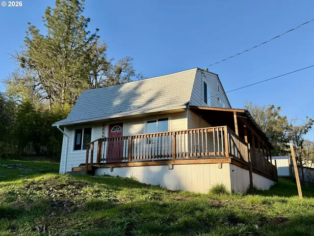 $287,000 | 2056 Northeast Oswego Avenue, Roseburg, OR 97470