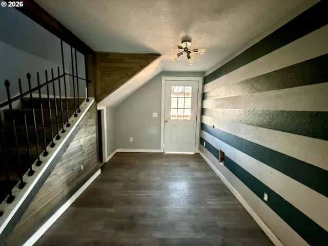 $287,000 | 2056 Northeast Oswego Avenue, Roseburg, OR 97470