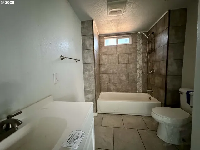 $287,000 | 2056 Northeast Oswego Avenue, Roseburg, OR 97470