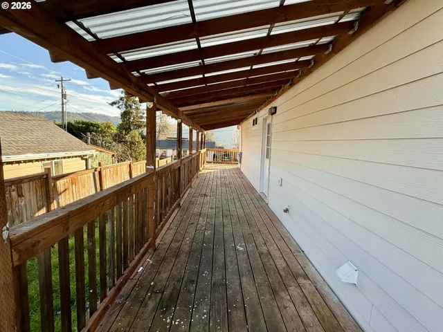 $287,000 | 2056 Northeast Oswego Avenue, Roseburg, OR 97470