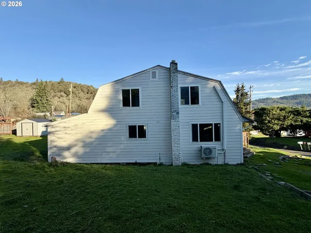 $287,000 | 2056 Northeast Oswego Avenue, Roseburg, OR 97470