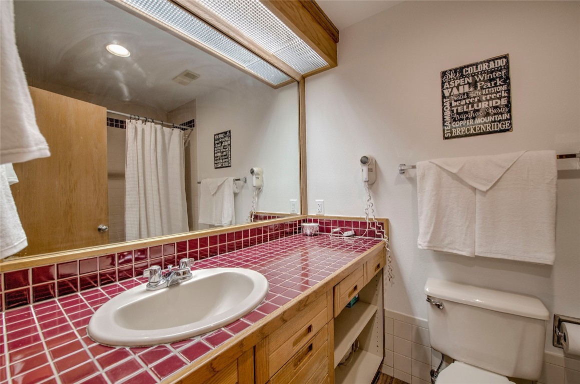 1211 West Keystone Road, Unit 2768 Keystone, CO 80435 - Photo 11 of 24 Full Bath with lots of counter space