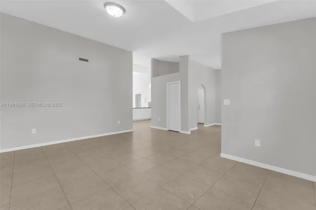 $4,950 | 10635 Northwest 54th Street, Doral, FL 33178