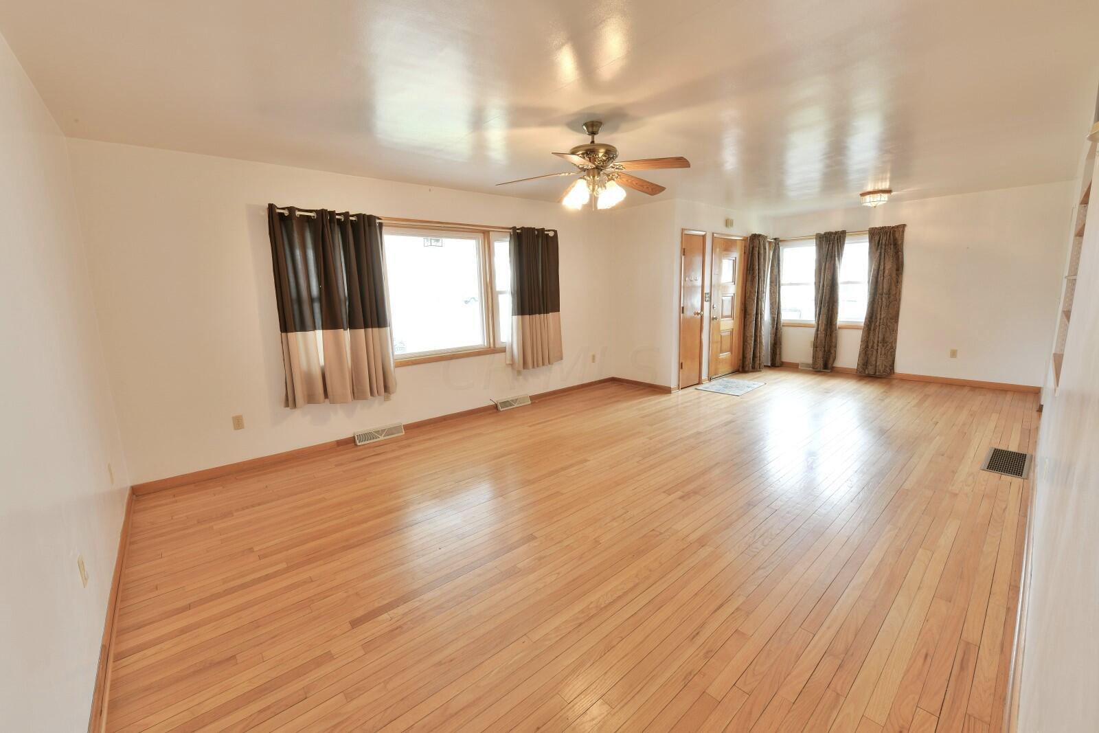 411 Chestnut Street Dresden, OH 43821 - Photo 7 of 18 DSC_5243