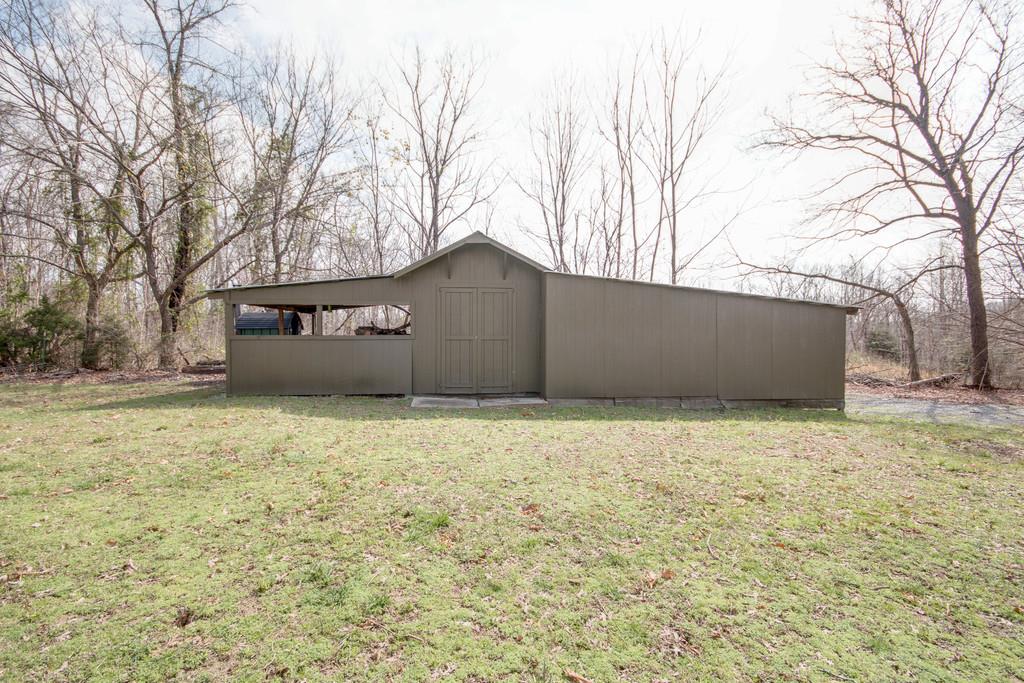 1020 Lambert Ridge Road Wartrace, TN 37183 - Photo 23 of 30 a backyard of a house