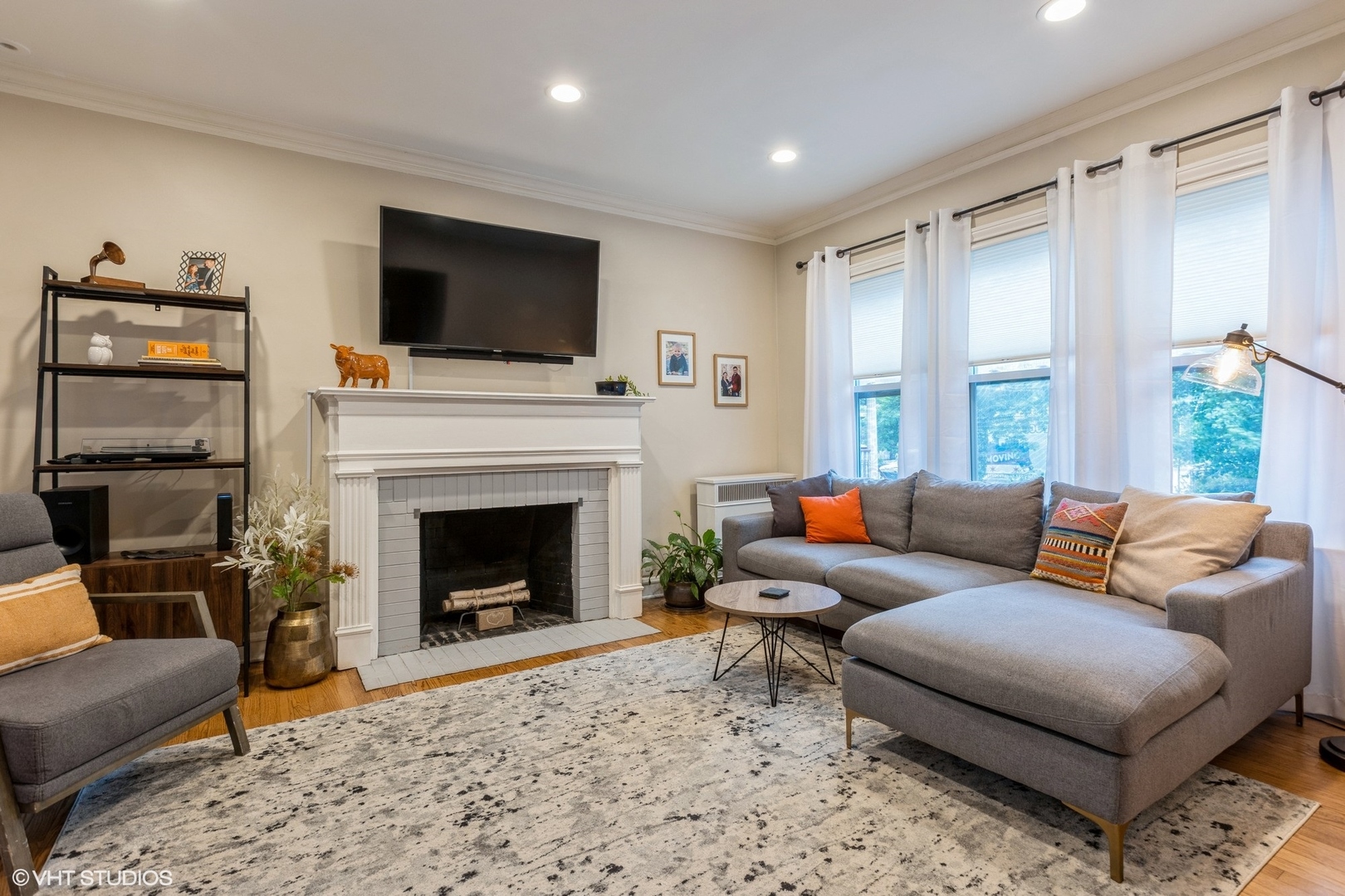 4039 North Harding Avenue Chicago, IL 60618 - Photo 4 of 30