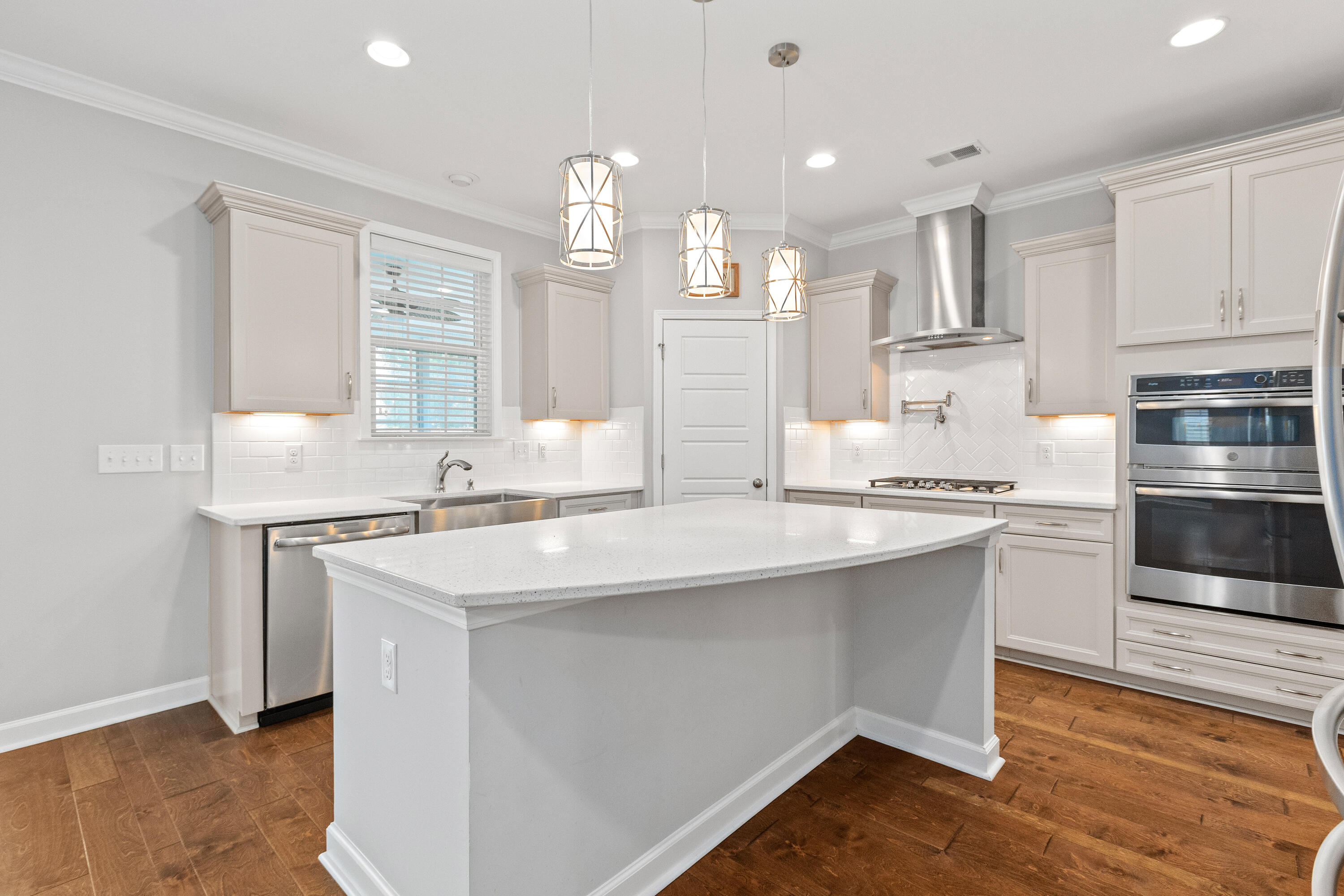 242 Saxony Loop Summerville, SC 29486 - Photo 7 of 44 242SaxonyLoop-CasaVerdeMediaLLC7
