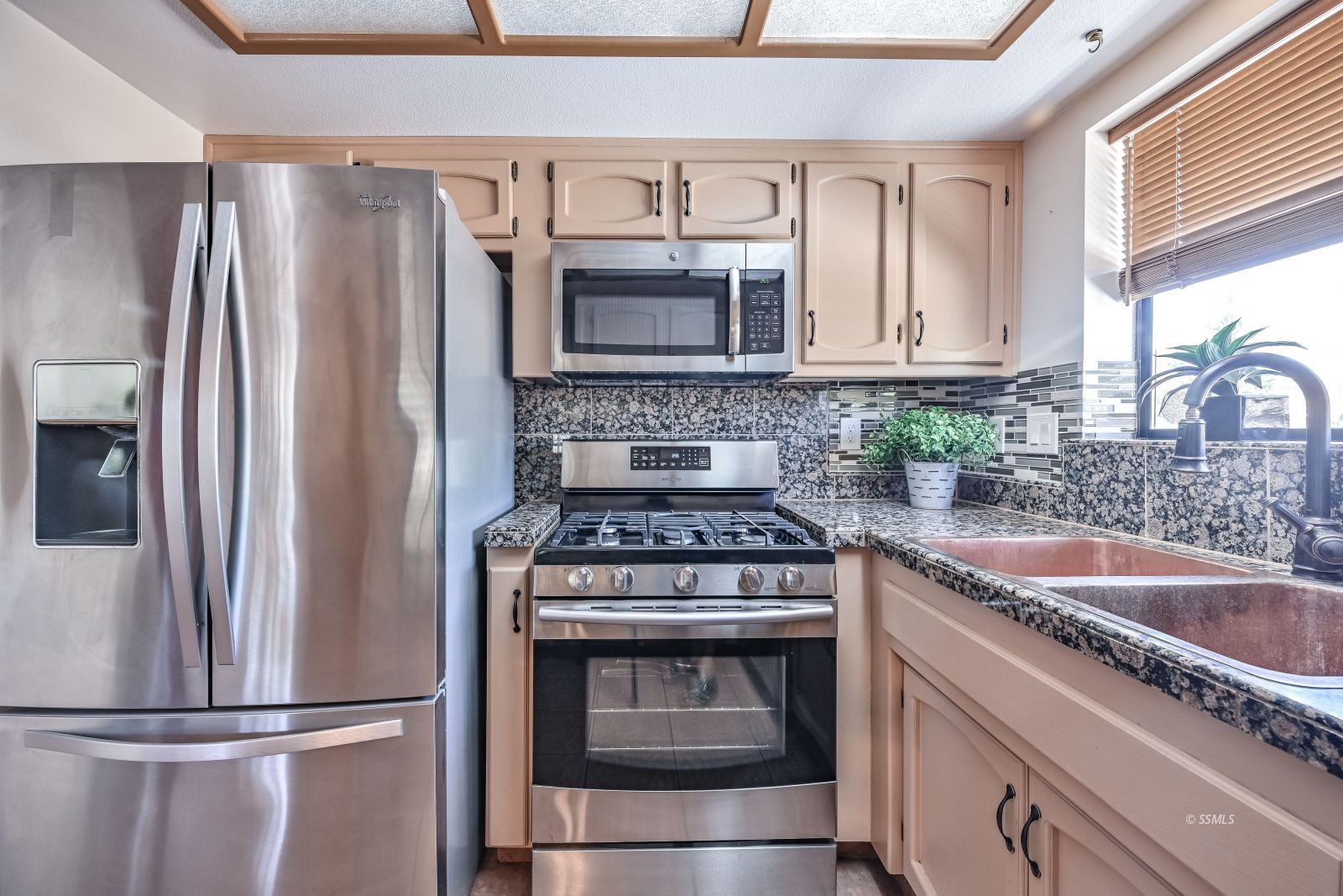 725 West Wasp Avenue Ridgecrest, CA 93555 - Photo 11 of 46 Gallery Image 11