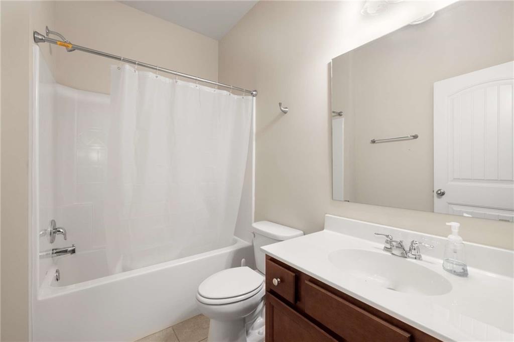 3084 Turman Circle Decatur, GA 30033 - Photo 14 of 36 a bathroom with a sink a toilet and a bathtub