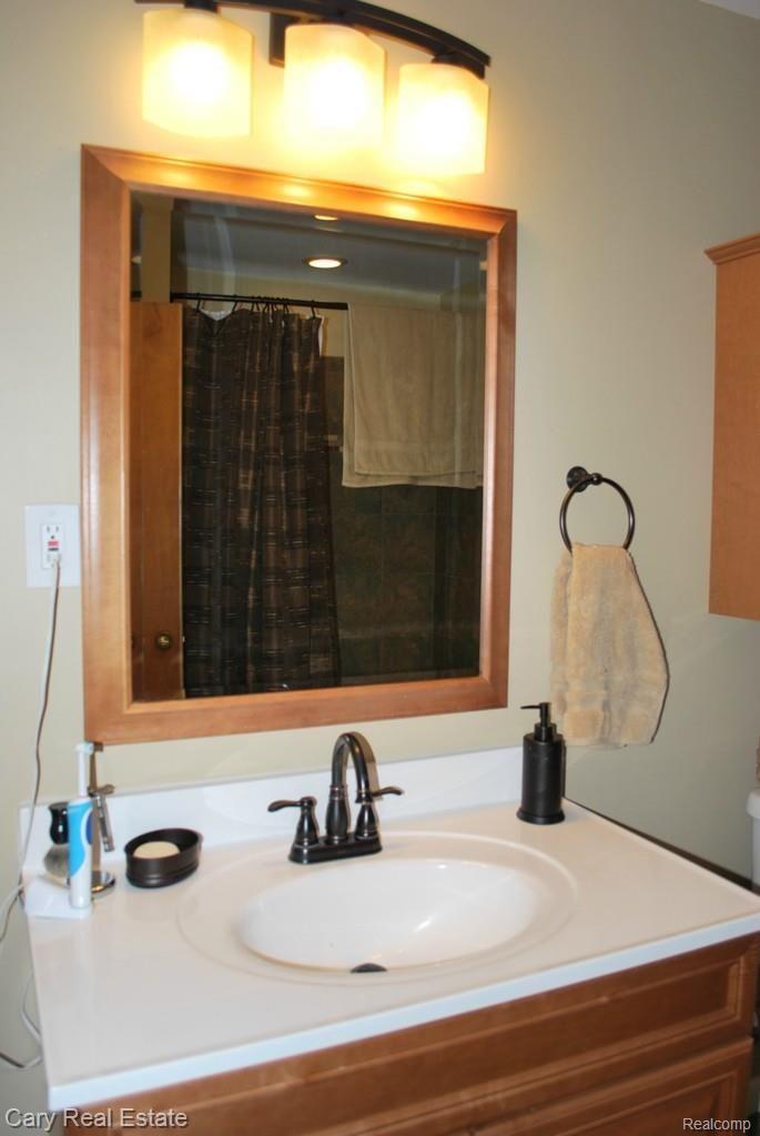 24860 Taft Road Novi, MI 48375 - Photo 17 of 31 DSC_1232.jpg