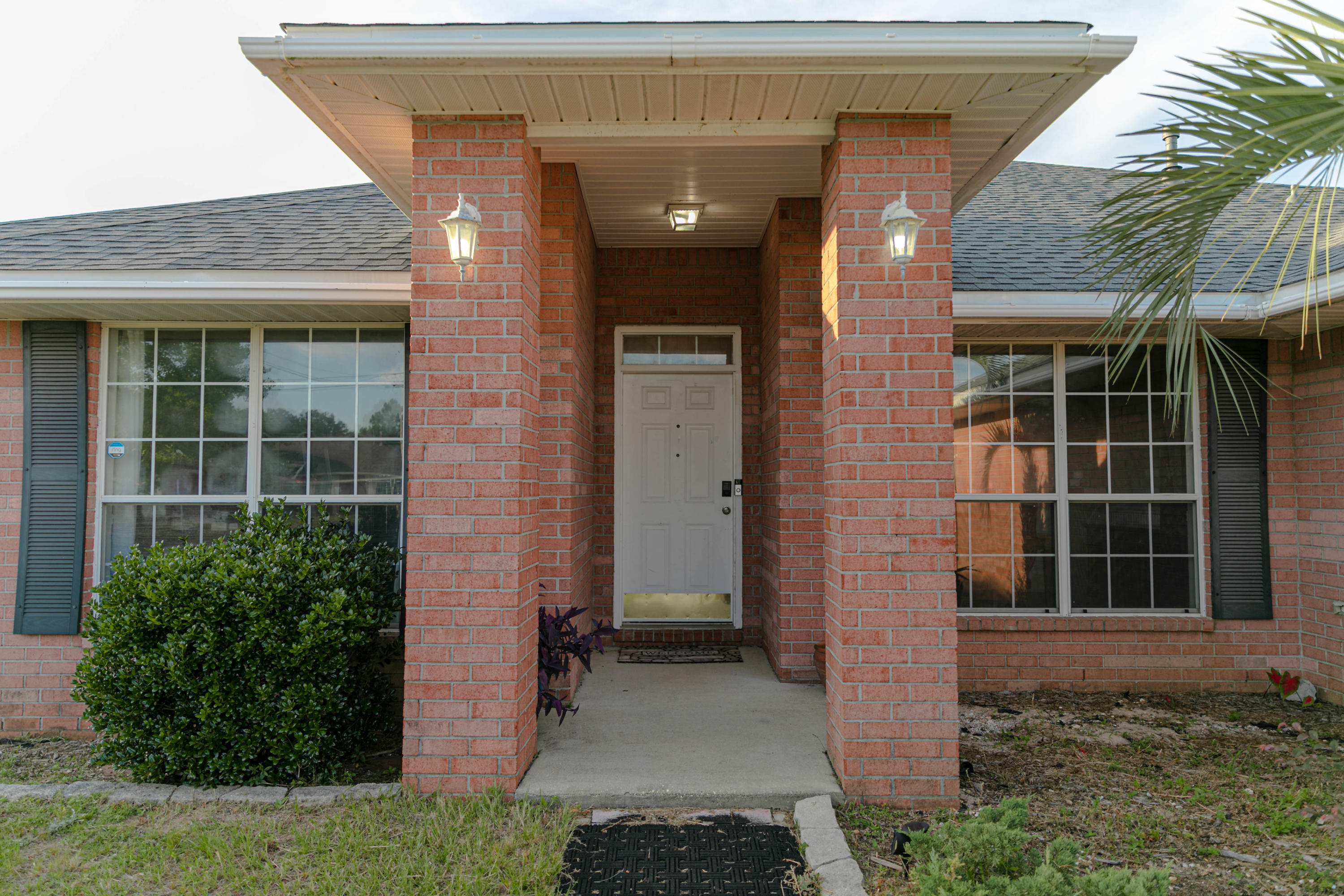 5832 Admirals Road Milton, FL 32583 - Photo 4 of 33 pig-8937