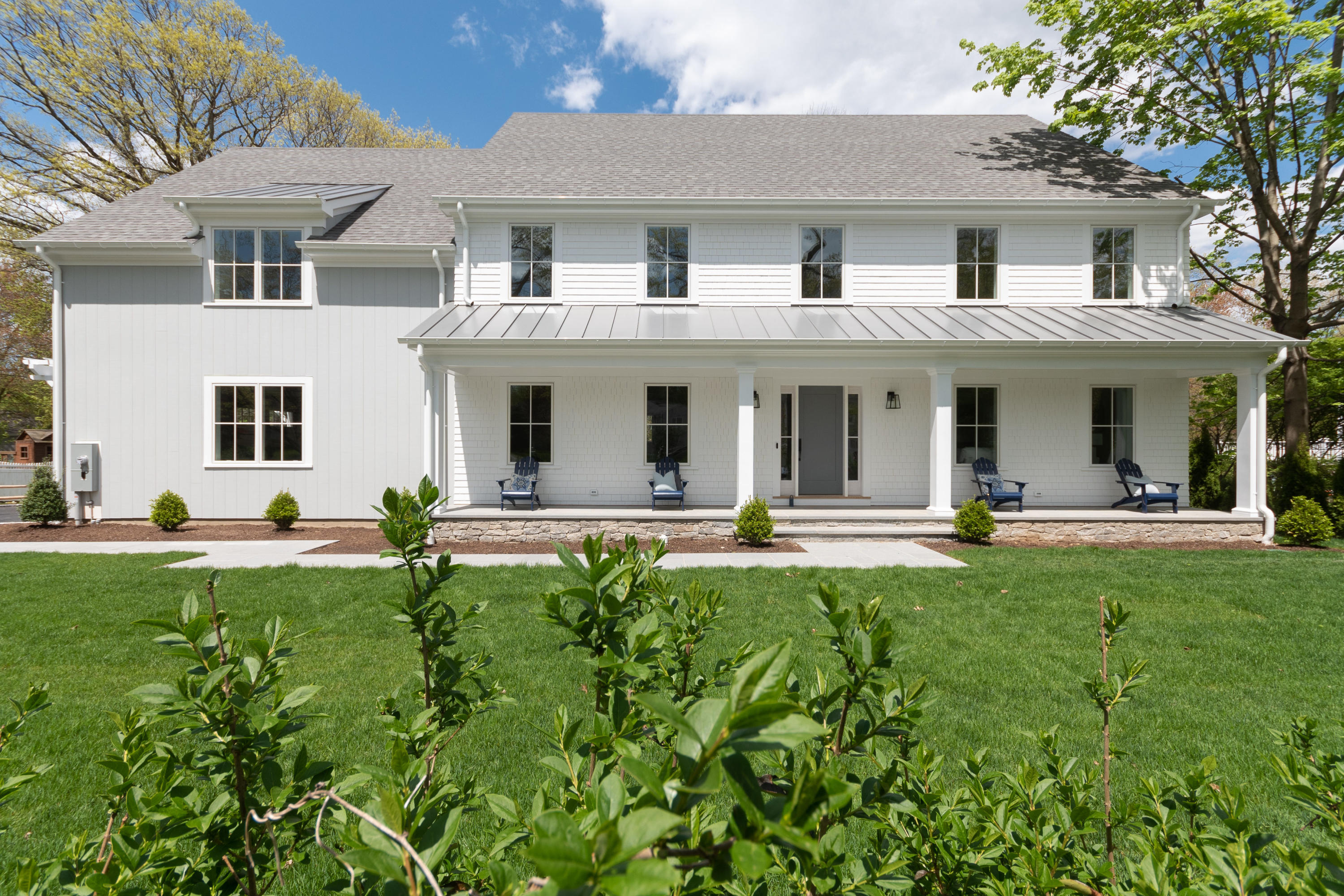 113 Hollow Tree Ridge Road Darien, CT 06820 - Photo 2 of 48 a front view of a house with a garden