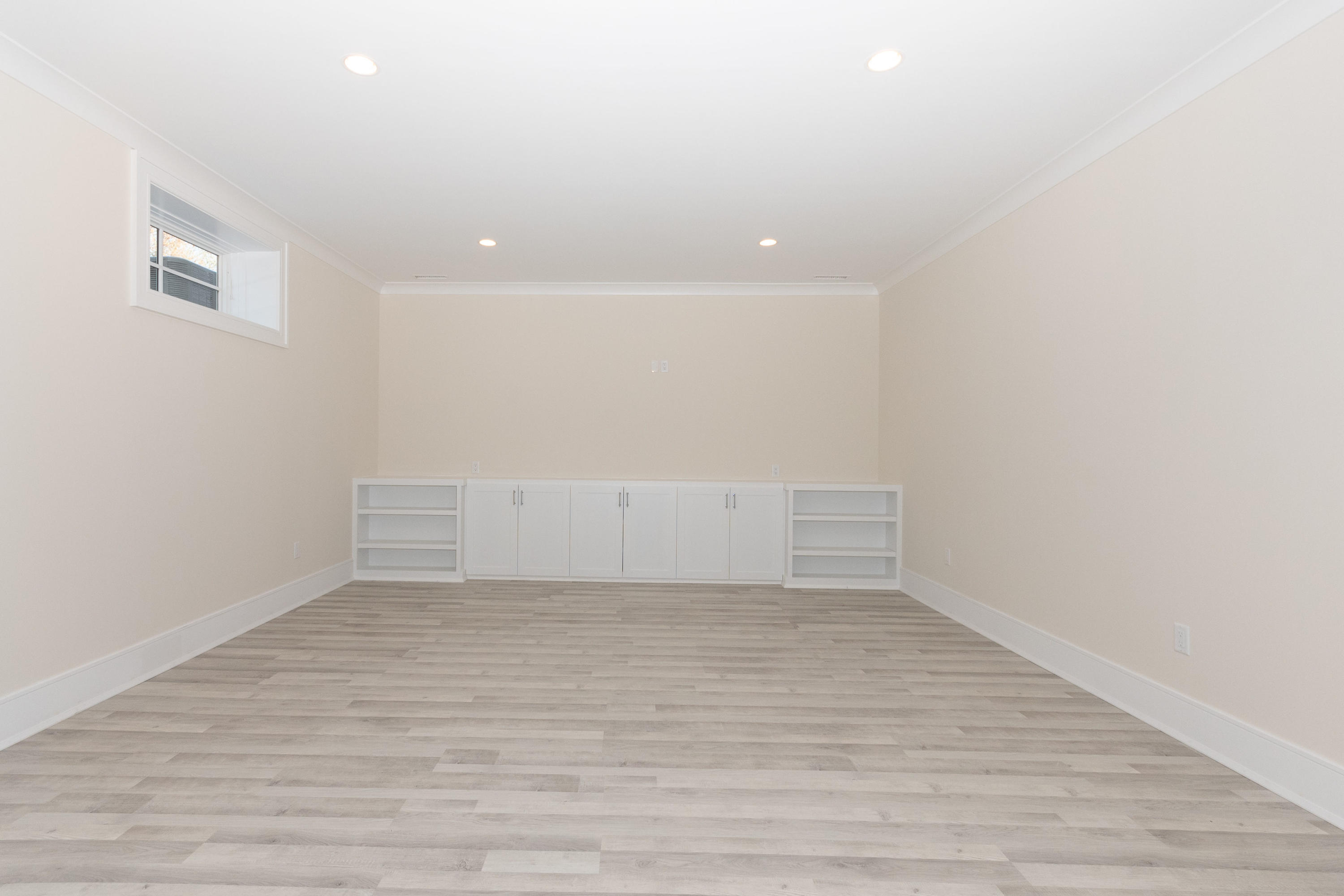 113 Hollow Tree Ridge Road Darien, CT 06820 - Photo 40 of 48 a view of an empty room