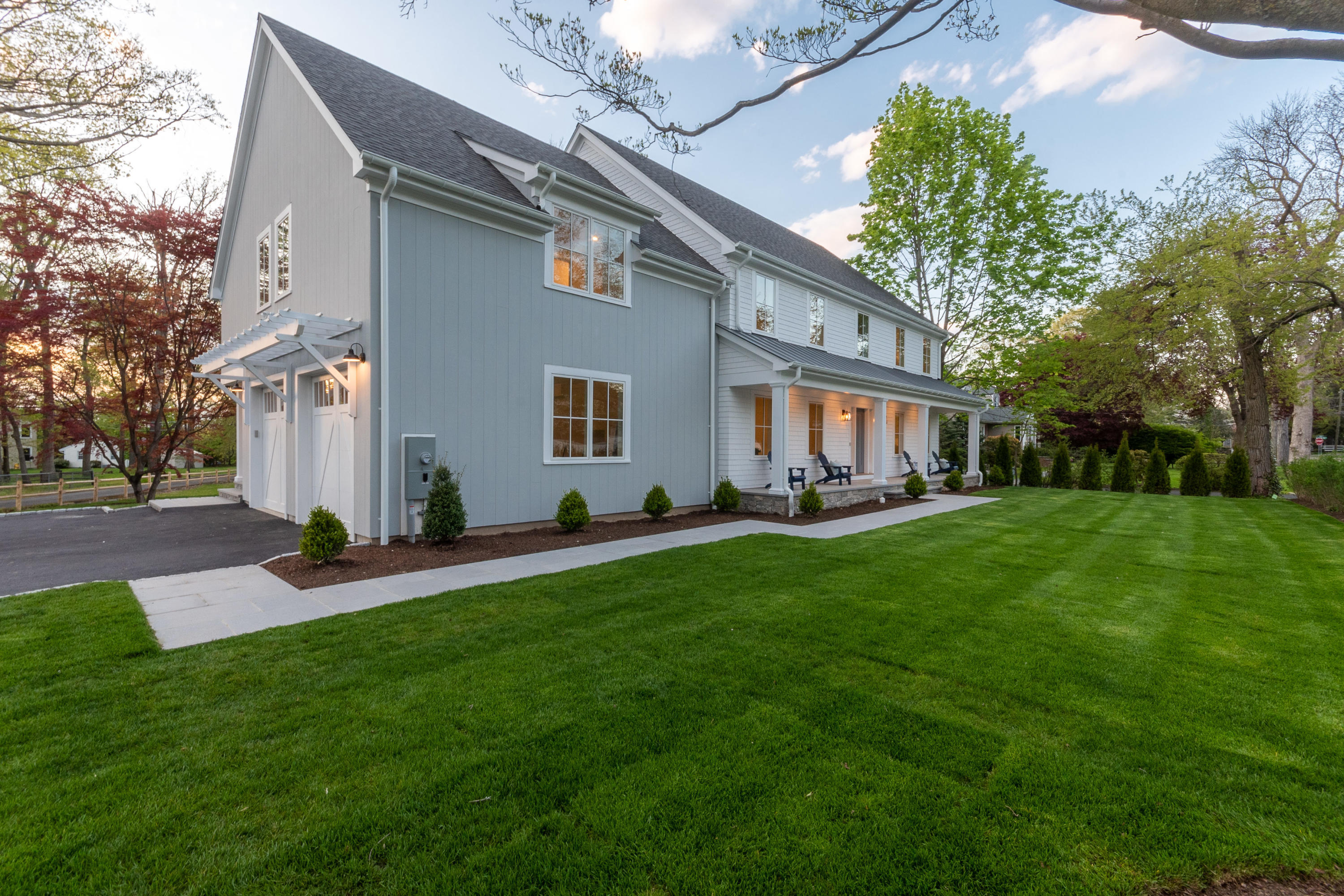 113 Hollow Tree Ridge Road Darien, CT 06820 - Photo 4 of 48 a front view of a house with a yard