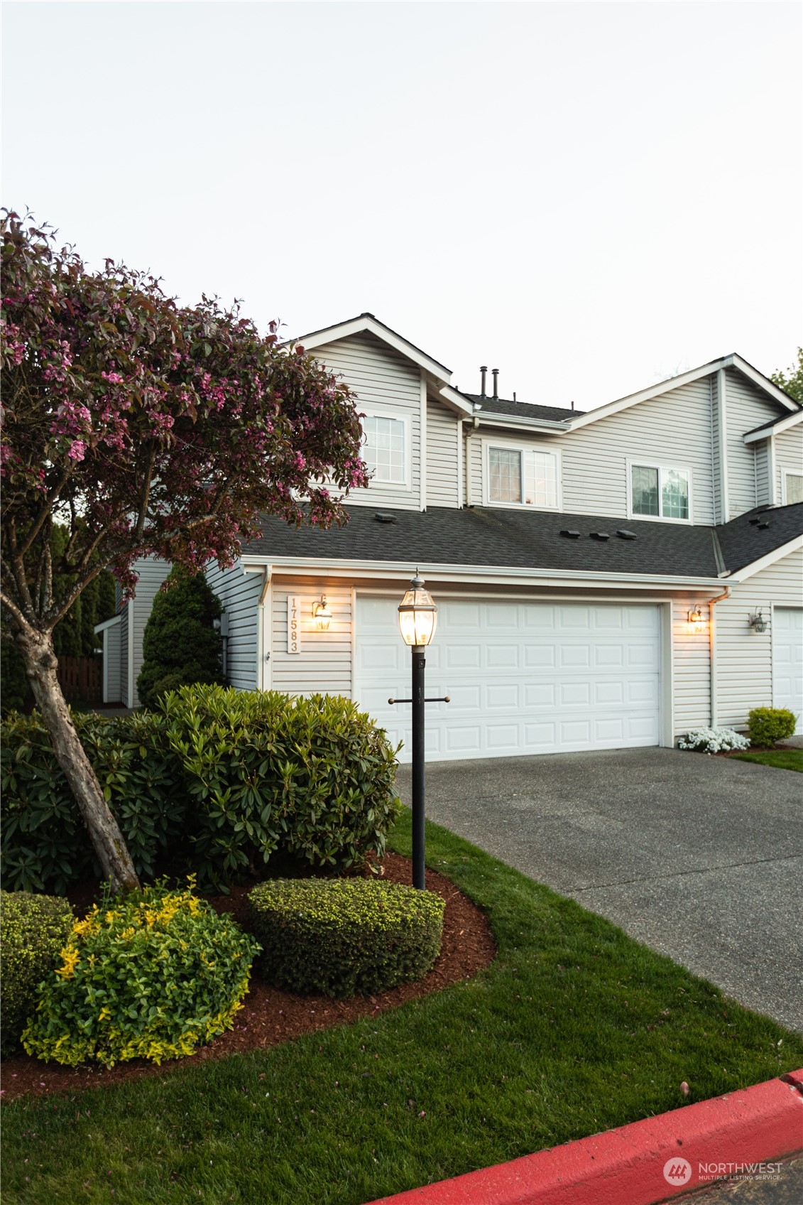 17583 110 Lane Southeast Renton, WA 98055 - Photo 2 of 38 Gallery Image 2