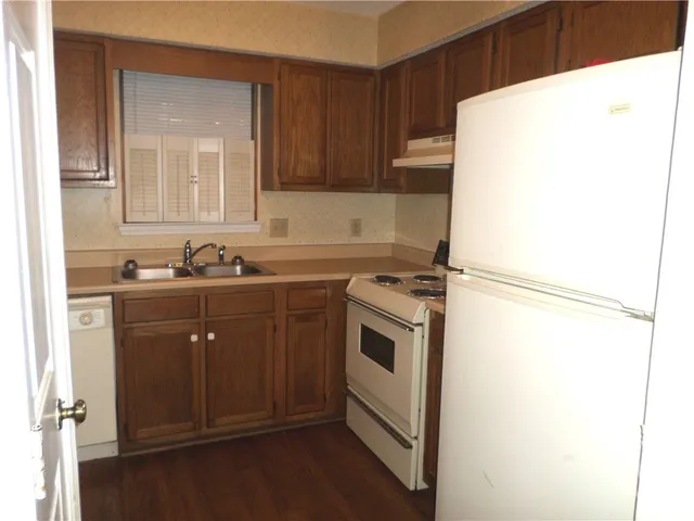 $1,600 | 29 Colony Park Drive, Savannah, GA 31406