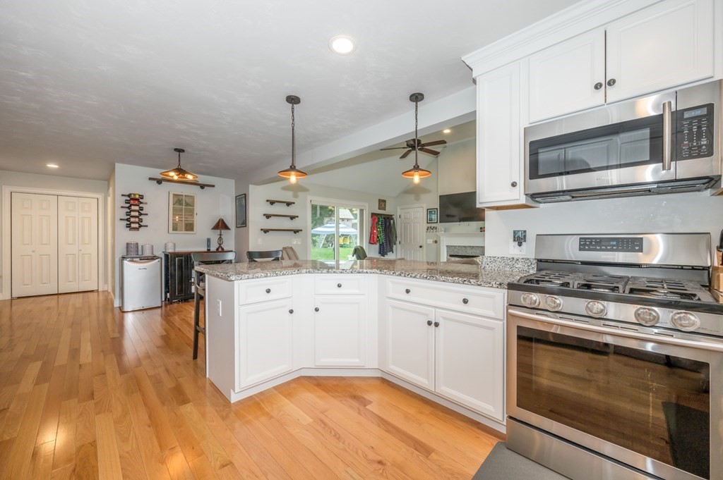 92 Wallace Road Sturbridge, MA 01566 - Photo 8 of 41