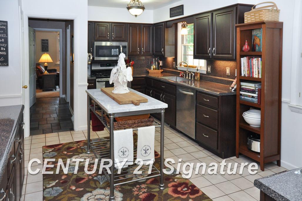 835 Somerset Road Saginaw, MI 48638 - Photo 4 of 32