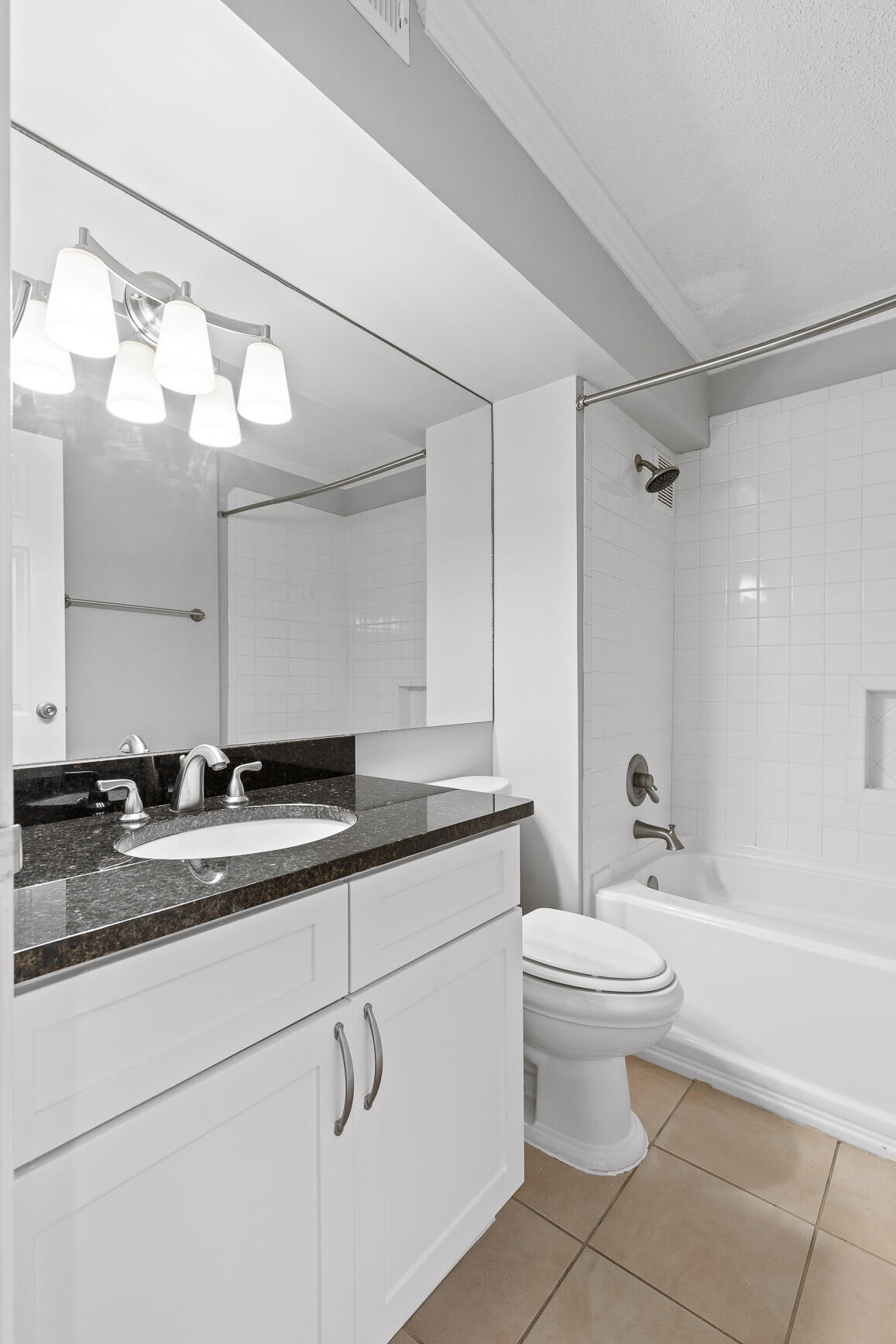 1131 Stringers Ridge Road, Unit 4G Chattanooga, TN 37405 - Photo 17 of 21 Bathroom 2