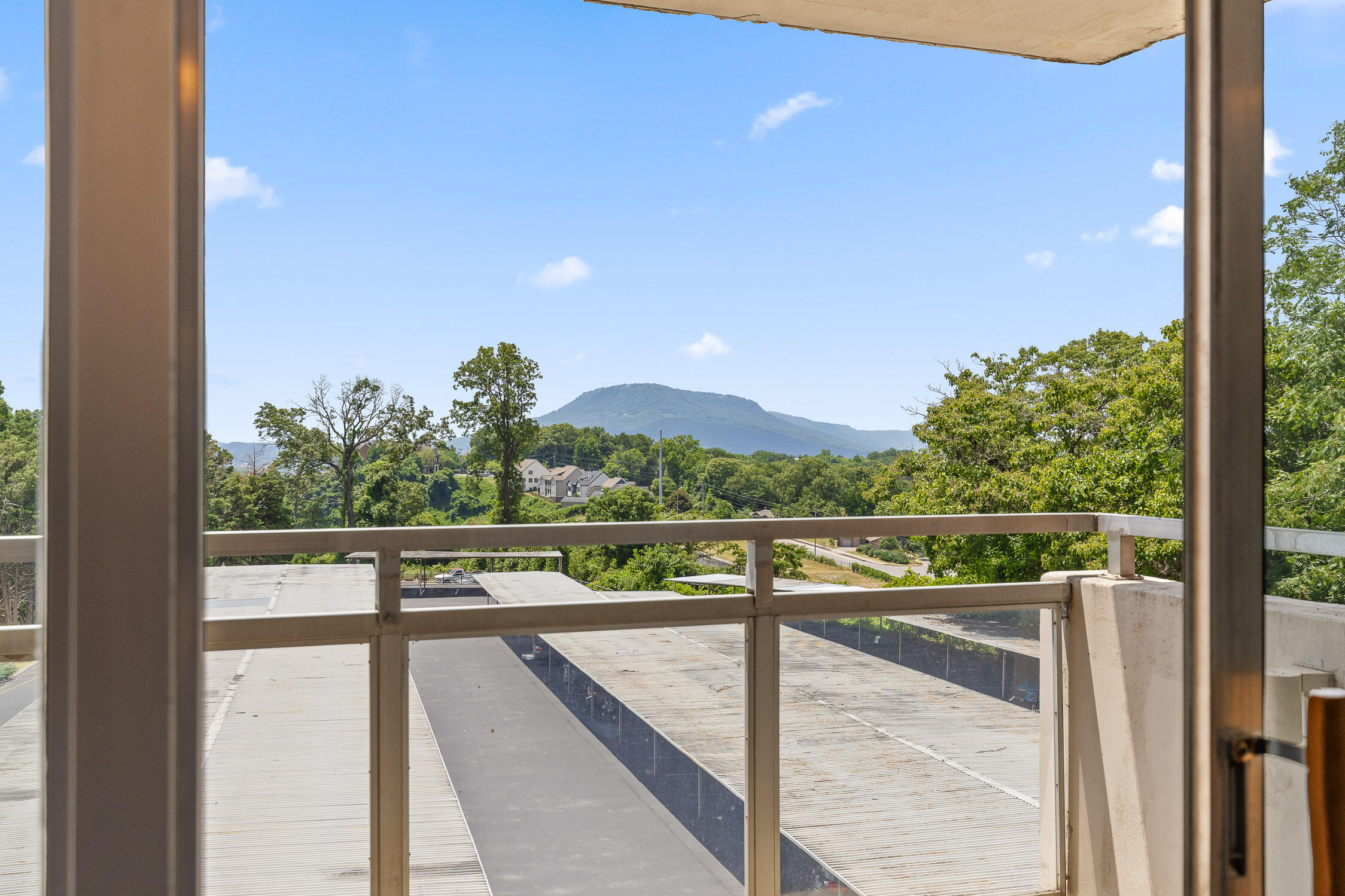 1131 Stringers Ridge Road, Unit 4G Chattanooga, TN 37405 - Photo 3 of 21 Pinnacle - 4G