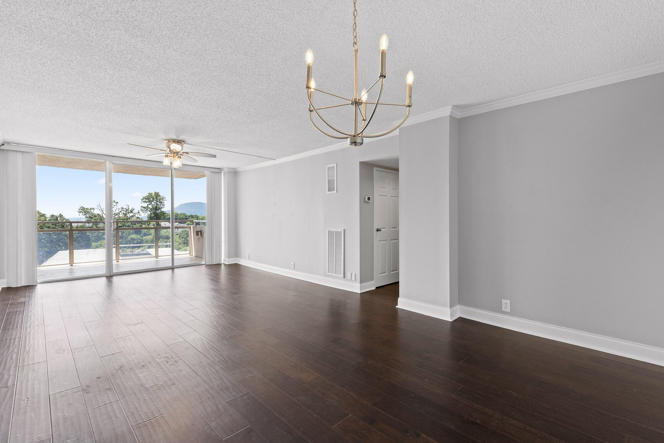 1131 Stringers Ridge Road, Unit 4G Chattanooga, TN 37405 - Photo 4 of 21 Pinnacle - 4G