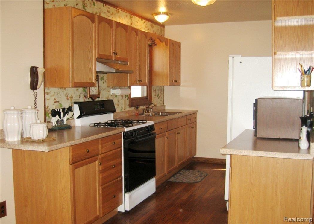 6043 San Luray Road Gregory, MI 48137 - Photo 8 of 13 Kitchen 2